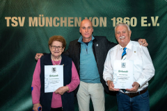 50 Jahre Mitgliedschaft (v. li.): Emma Schafberger, Präsident Robert Reisinger und Walter Lang.