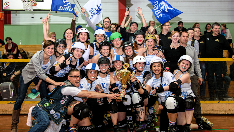 5 +1 REASONS TO GIVE ROLLER DERBY A TRY